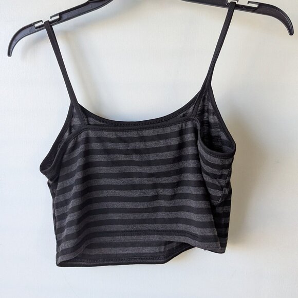 ROMWE Black and Gray Striped Cropped Tank Top Size Large (8/10) - Picture 4 of 6